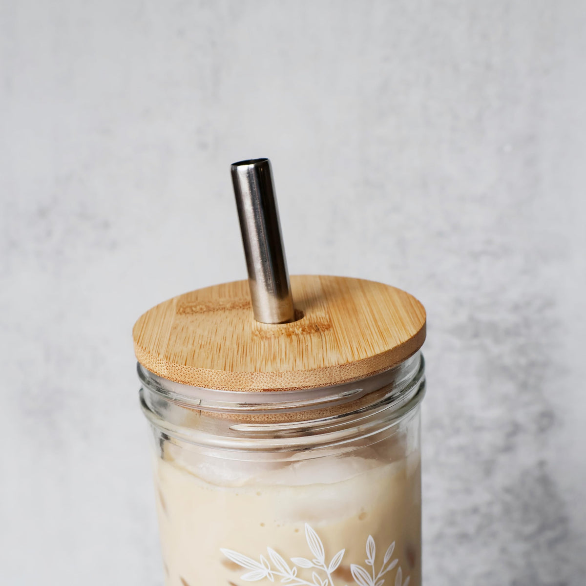 Glass Cup with Acacia Lid and Stainless Steel Straw 22 Ounce R397